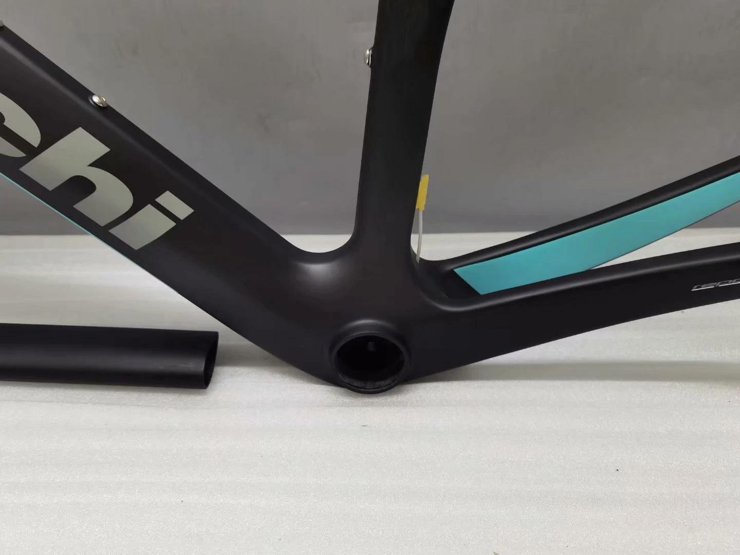 

20 colors choose 11 XR4 frame taiwan made carbon road bike frame T1100 UD carbon bicycle frame with Seatpost+Fork+Clamp+Headset