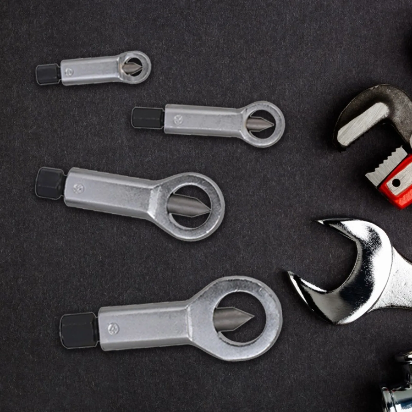

4Pcs Nut Splitting Wrench Screw Cracking Spanner Set Adjustable Damaged Nut Remove Extractor Rust-Resistant Heavy Duty Tool Kit