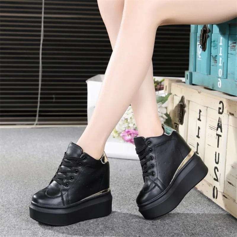 Женские кроссовки на толстой подошве удобные белые модные Сникерсы для