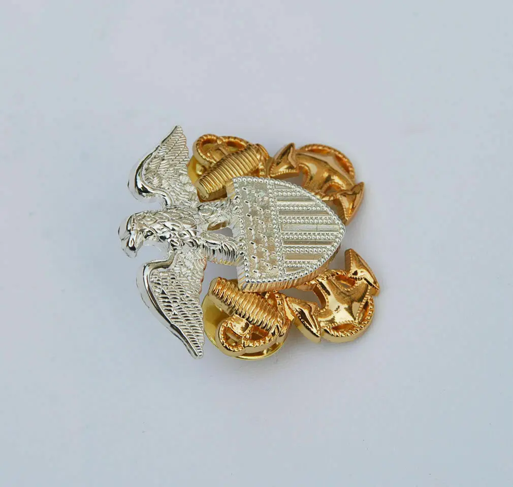 Металлический значок на булавке в стиле милитари времен Второй мировой войны