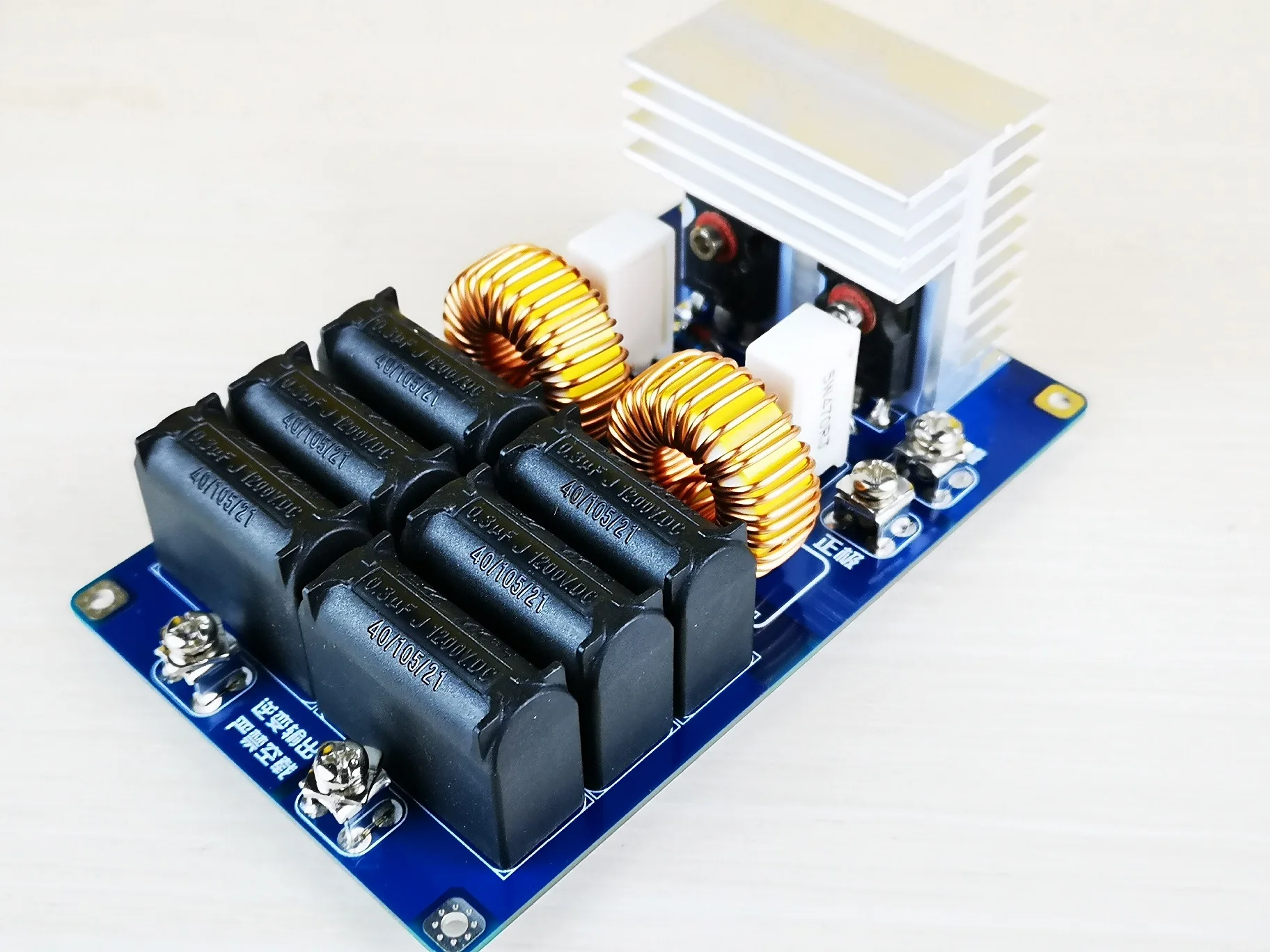 

ZVS высокочастотная индукционная нагревательная машина, закалка, Средняя частота, Бесконтактный генератор высокого напряжения, Tesla Driver Boar