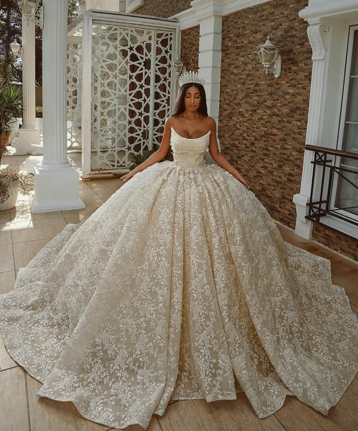 Arabic Luxury Ball Gown Wedding Dresses Lace Embroidery Strapless Vestidos De Novia 2020 Customize Sweep Train Bridal Dress