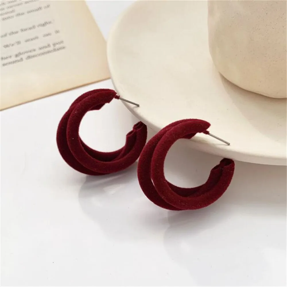 

2020 New Simple Semicircle C-Shaped Unusual Earrings Female Commuter All-Match High-End Plush Temperament Ear Stud Jewelry Gift