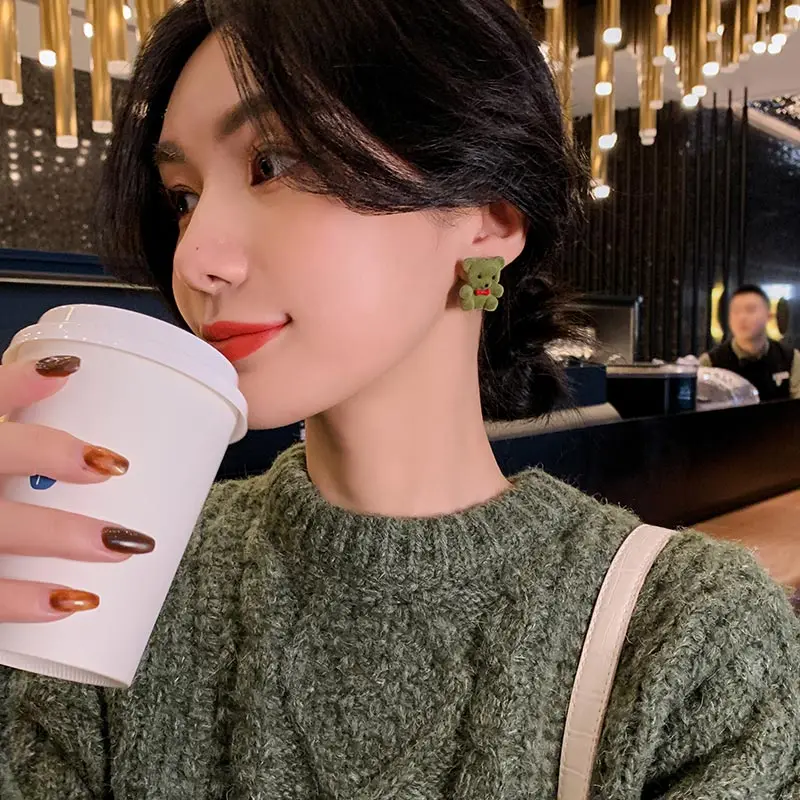 Серьги с зеленым плюшевым медведем корейские изящные и милые модные серьги для