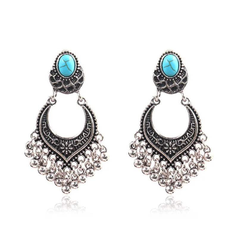 Женские серьги с кисточками и маленькими колокольчиками в европейском