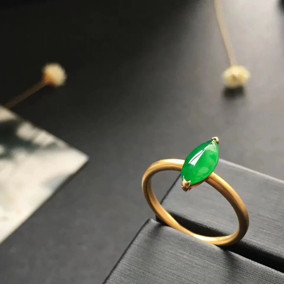 

Original Small Fresh Ring Big Horse Eye Chalcedony Ring Inlaid Style Pure Yang Green S925 Sterling Silver Moissanite Gift