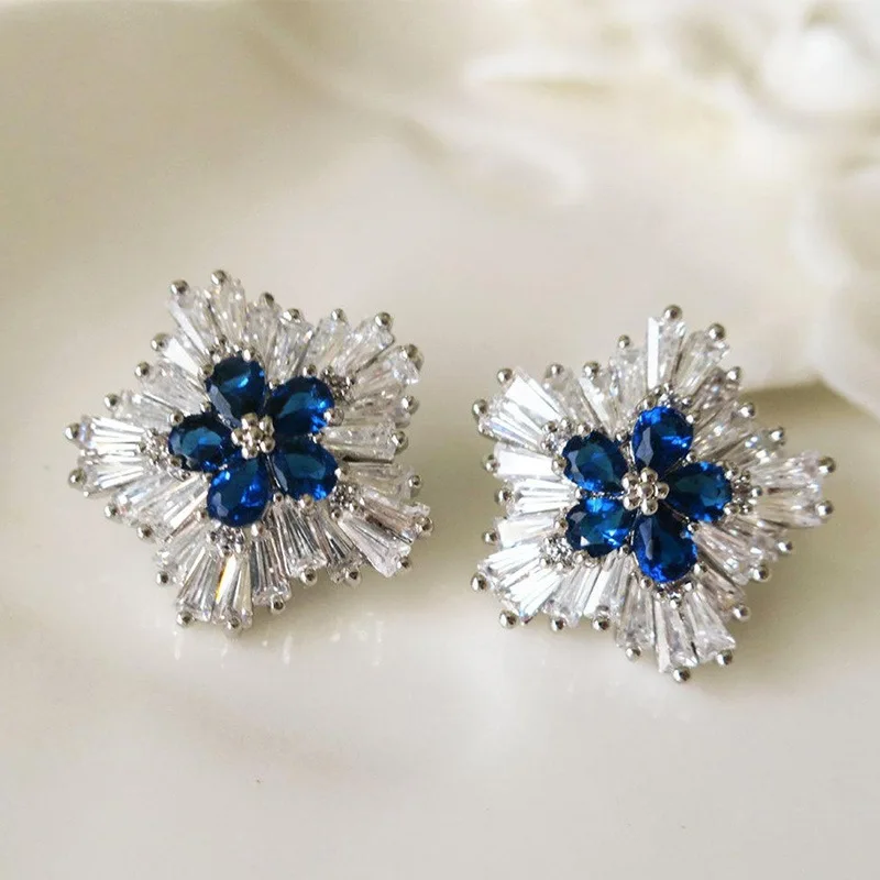 

Fashion Luxury AAA Zircon Snowflake Stud Earrings for Women Charm Crystal Bowknot Planet Geometric Snowflake Christmas Ear Studs