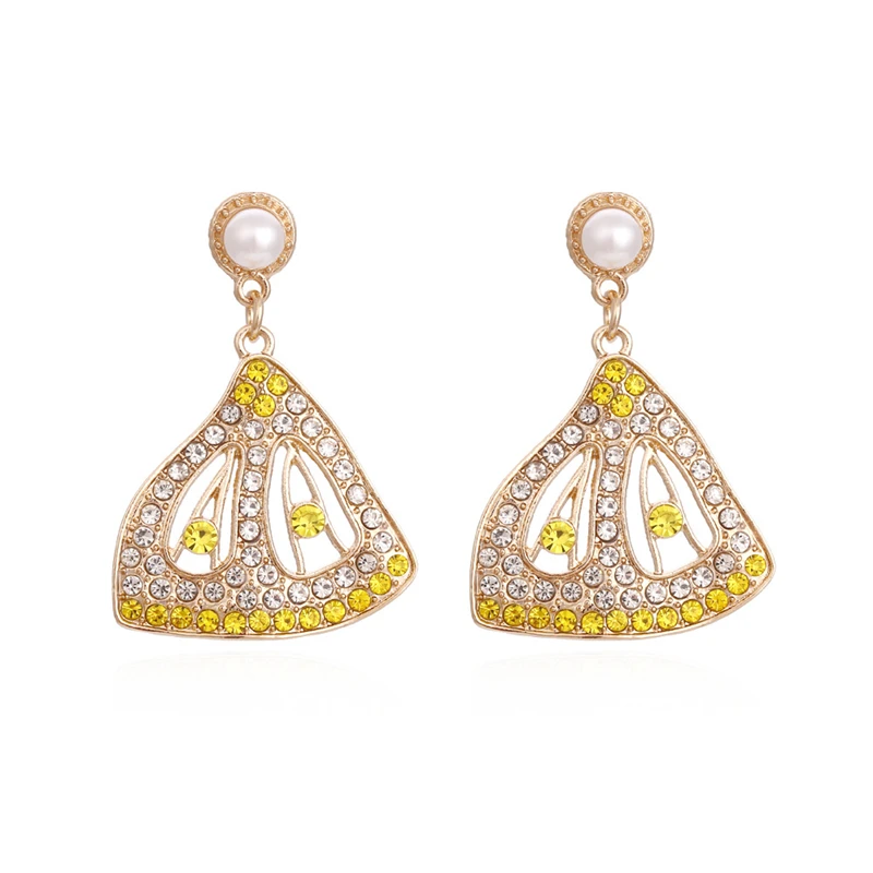 

2021 New Geometric Alloy Hollow Diamond Earrings Retro Triangle Pearl Earrings Niche Earrings Female Engagement Wedding Jewelry