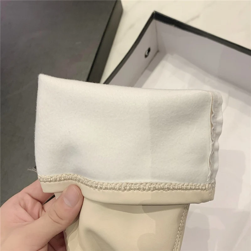 Женские высокие сапоги до бедра бежевые черные на блочном каблуке 5 см эластичные