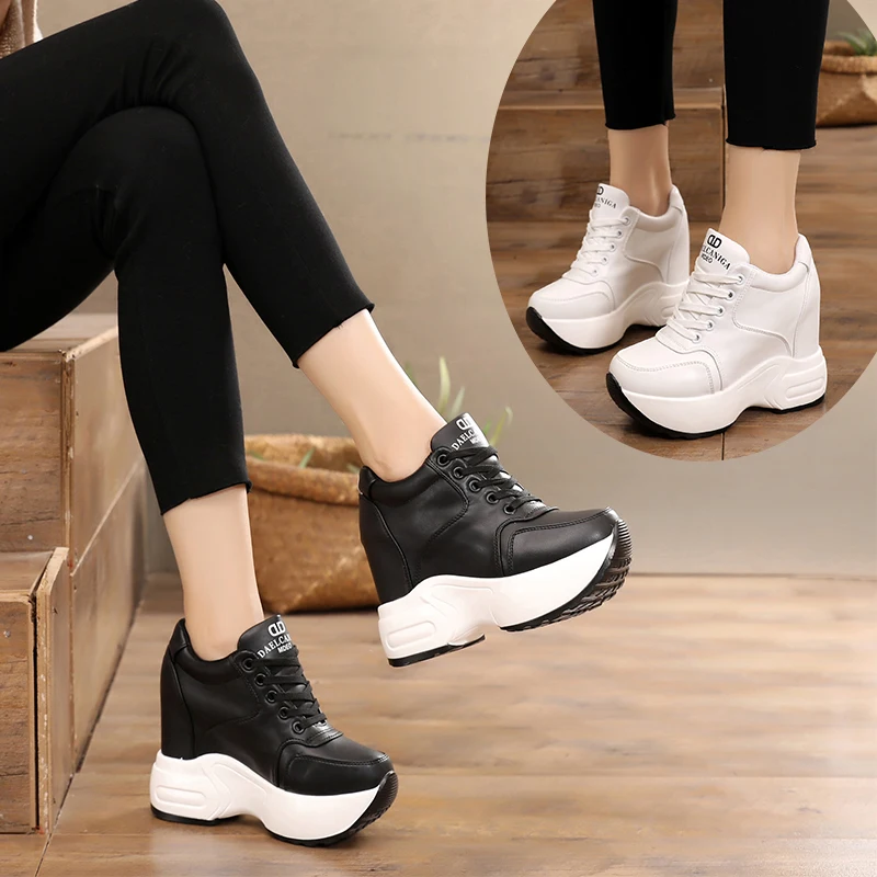 Женские кроссовки из искусственной кожи на платформе высоком каблуке 10 см белые