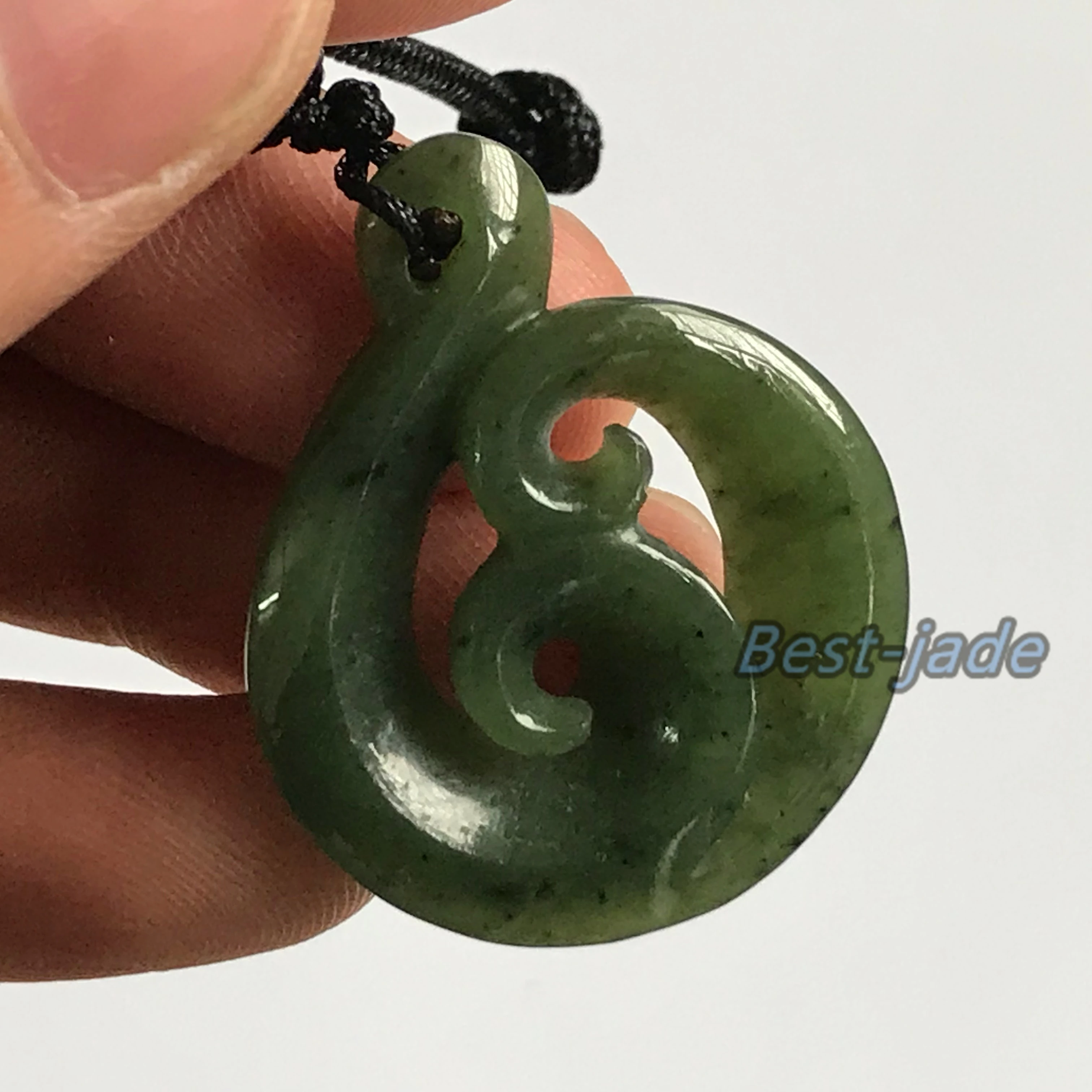 Натуральный зеленый нефритовый поворотный крючок в стиле маори подвеска