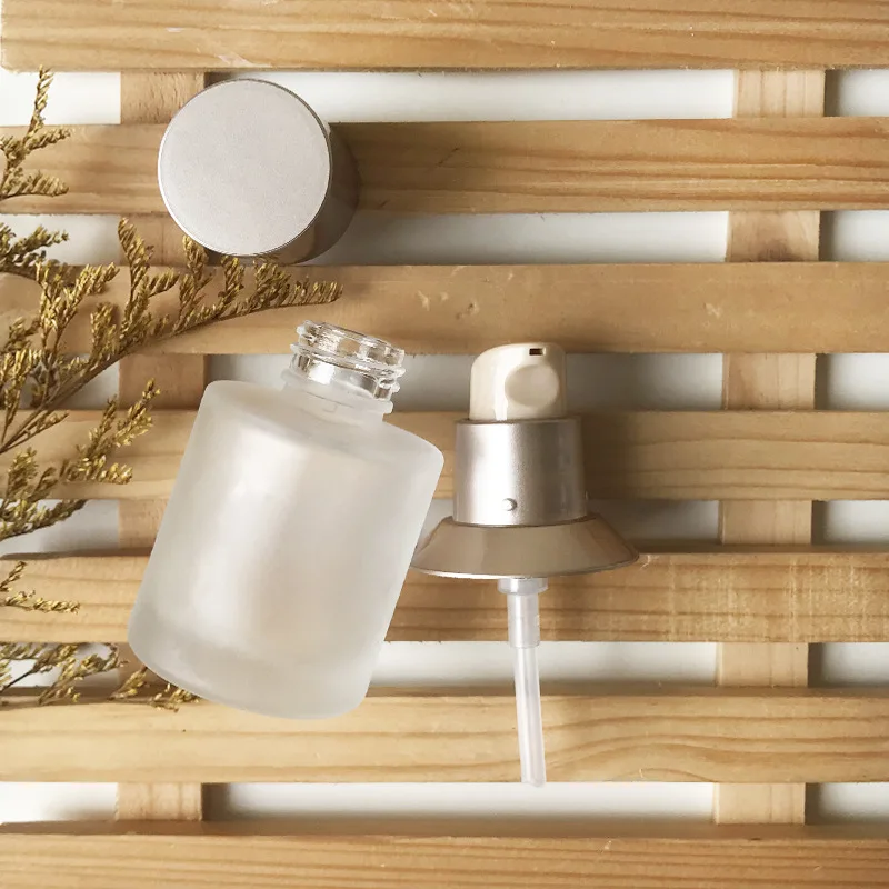 

30ml Liquid Foundation Bottle Golden Cover Pressing Lotion Bottle Container for Cosmetic Frosted Pump Frosted Glass Bottle