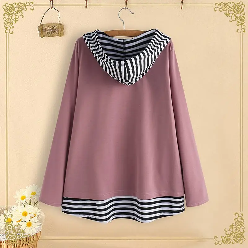 Блузка женская с длинным рукавом и капюшоном в полоску |