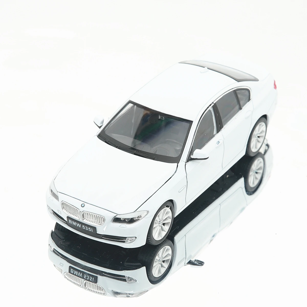 Модель автомобиля WELLY 1:24 BMW 535i металлическая роскошная модель литая под давлением