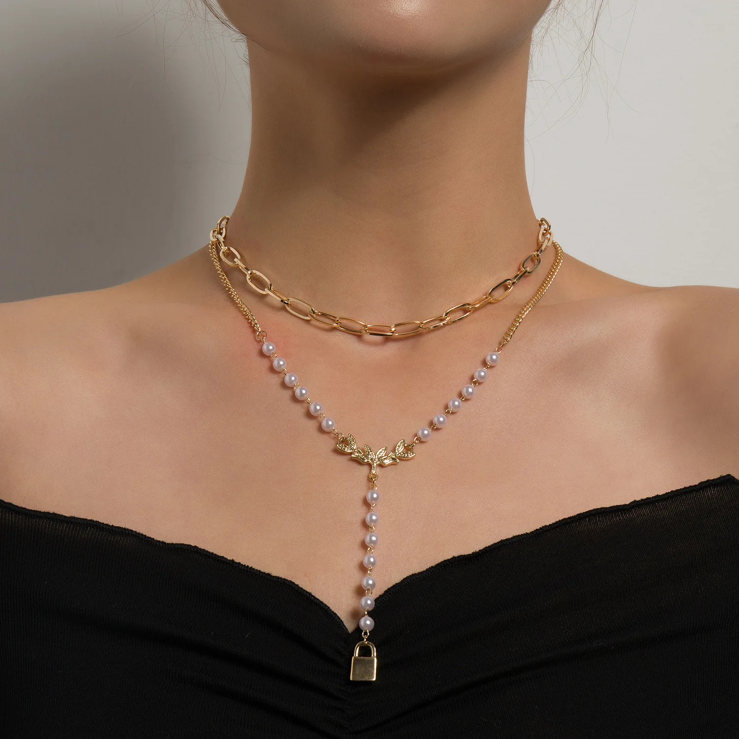 

Fashion Retro Metal Cross Pendant Necklace For Women Female Popular Elegant Pearl Collar Necklace Jewelry Girl Bouquet Gift