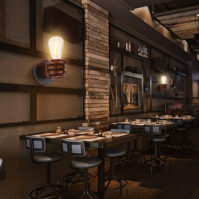 Винтажный настенный светильник комнатное бра с бронзовой росписью в виде кулака