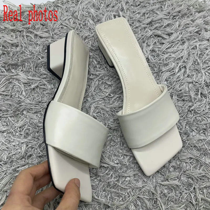 Женские шлепанцы из коровьей кожи на низком каблуке | Обувь