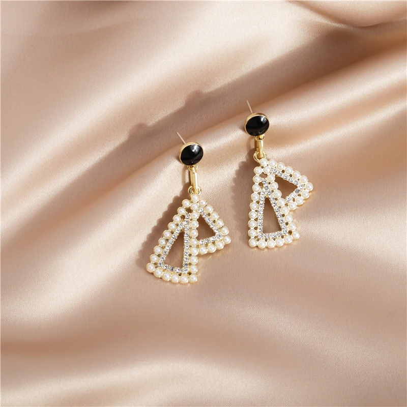 

Sweet Imitation Pearl Stud Earrings for Women Elegant Dangle Earrings Girls Party Holiday Travel Femme Brincos Jewelry Gifts