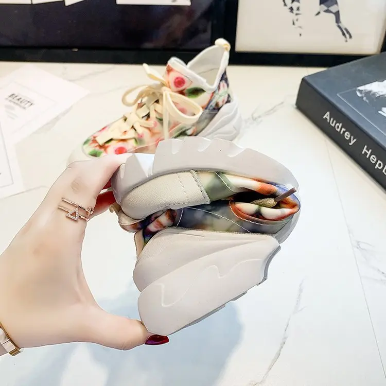 Женские кроссовки с толстой подошвой Fujin дышащие сетчатые круглым носком для