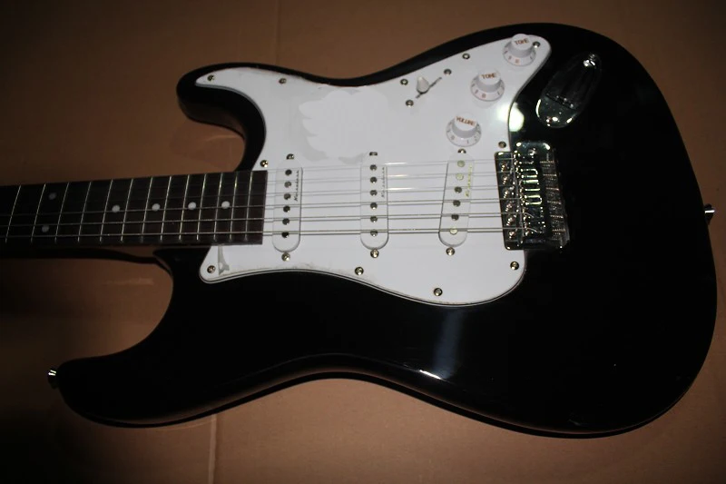 Фабричный магазин черный корпус гриф из розового дерева ST с подписью 6 струн