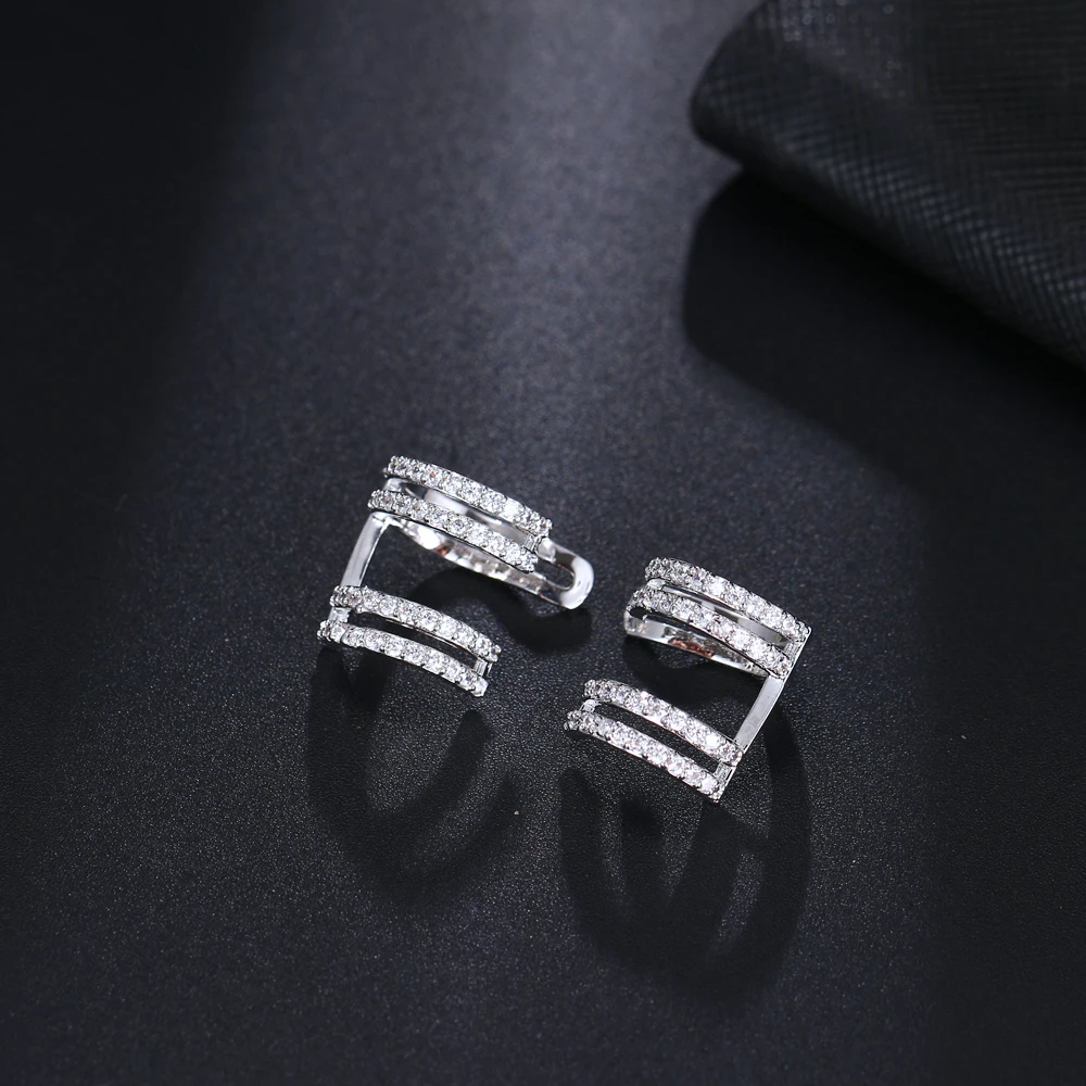 Женские серьги клипсы LZX Ctue вечерние белого и золотого цвета с кристаллами из