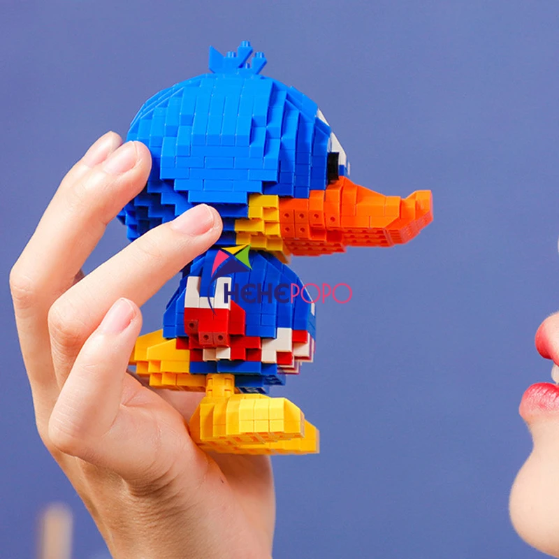 

731pcs 18135 Duck Diamond Blocks Captian Duck Cartoon Building Bricks Hero Duck Model Anime Auction Figure Toys for Kids
