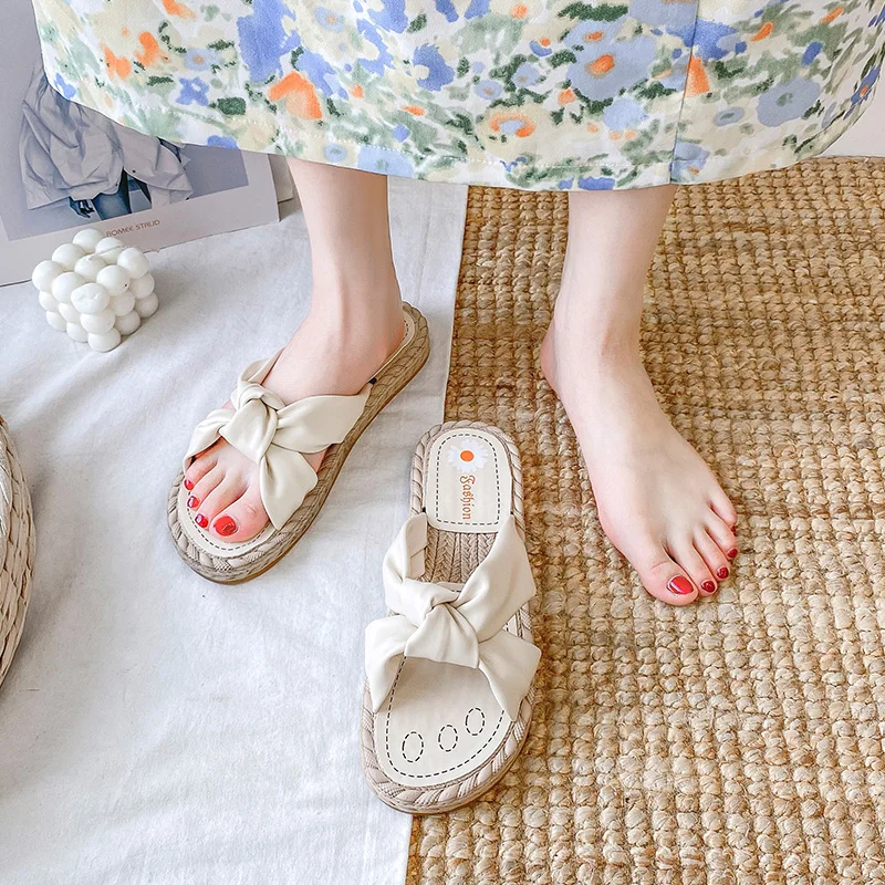

Low Shoes Lady Slippers Casual Summer Clogs Woman Pantofle Slides Girl Luxury Beach 2021 Flat Basic PU Rome Female Shoes Summer