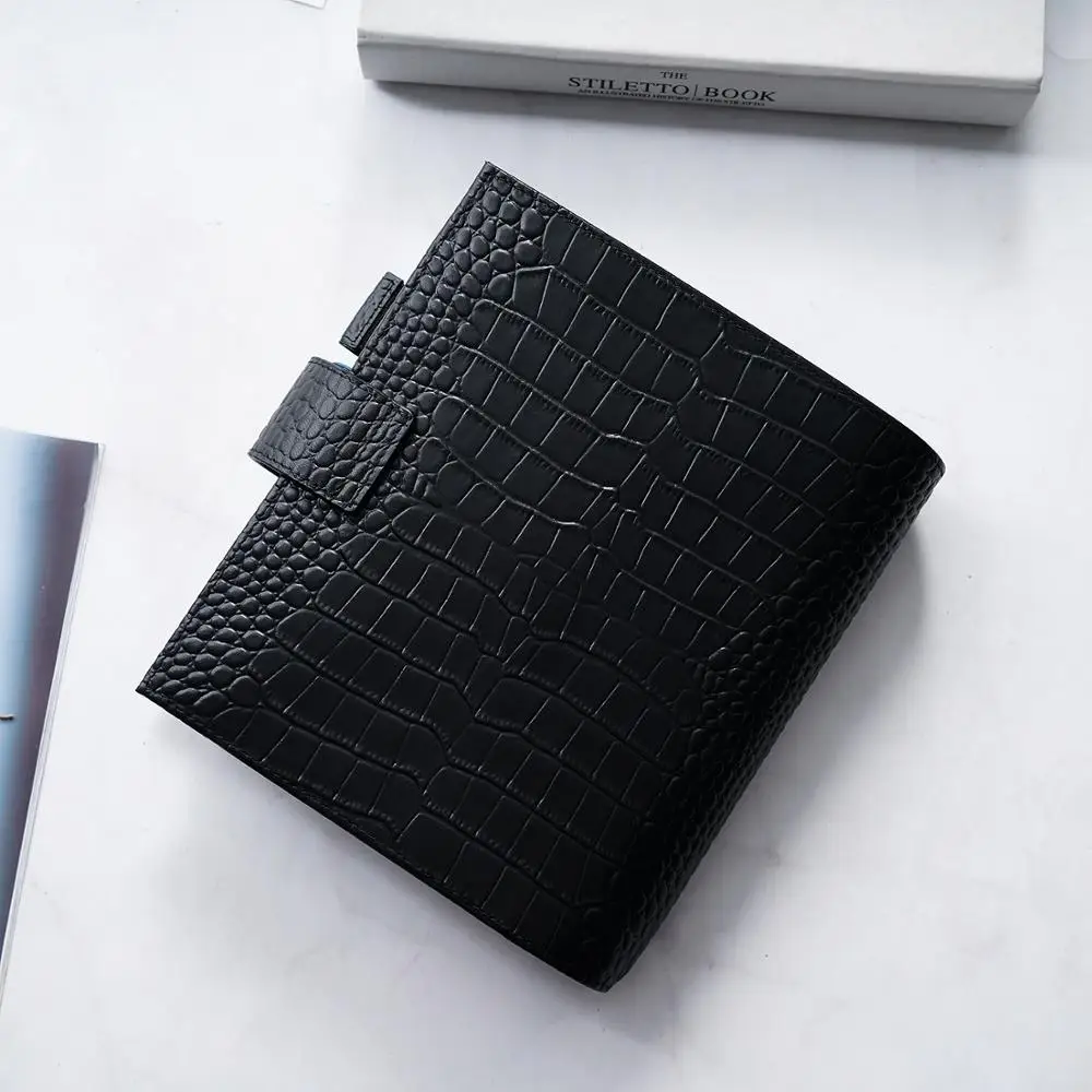 Блокнот Moterm Luxe из кожи с крокодиловым покрытием и серебряными кольцами 30 мм