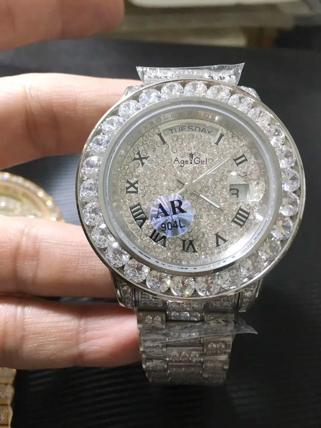 

Classic New Men Daydate Silver Iced Big Diamonds Rome Dial Automatic Mechanical 904L Stainless Steel Sapphire Watch 44mm
