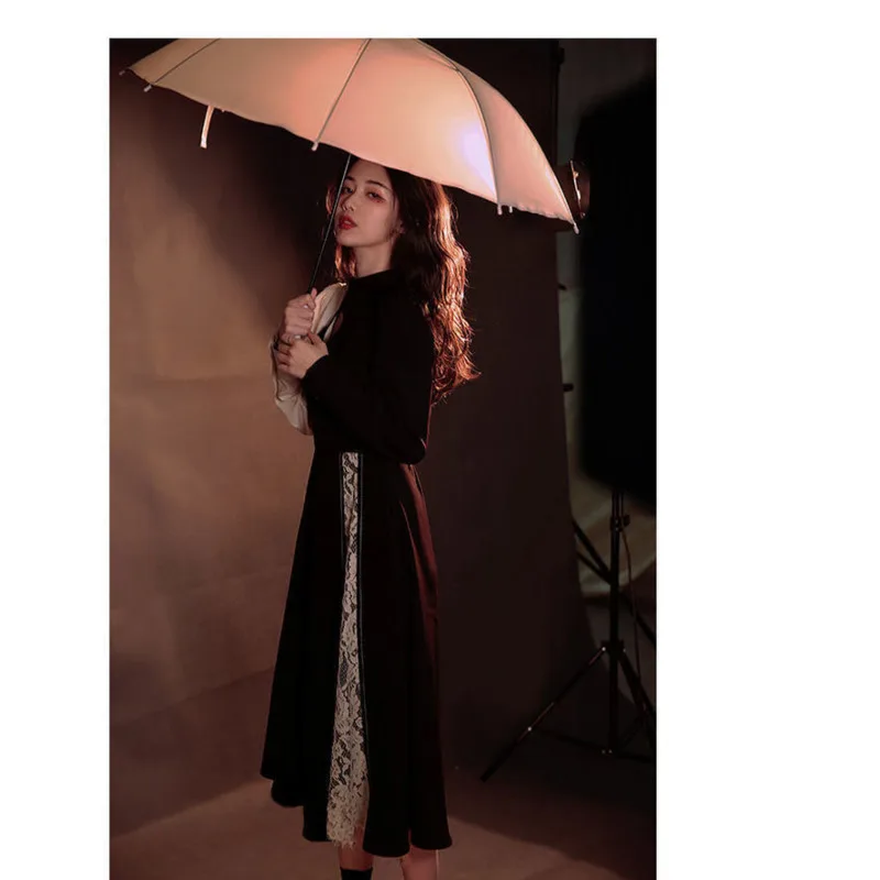 Женское винтажное платье с длинным рукавом черное высокой талией и разрезом |