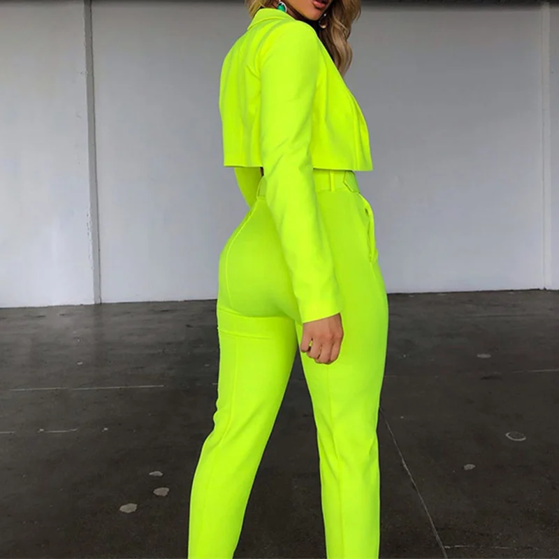 Женский костюм приталенный укороченный блейзер с поясом и брюки повседневная