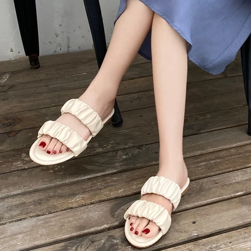 

OIMG Solid Color Leather Women Pleated Slippers Summer Fashion Strap Low Heel Sandals Woman Lightweight Soft Sole Beach Slides