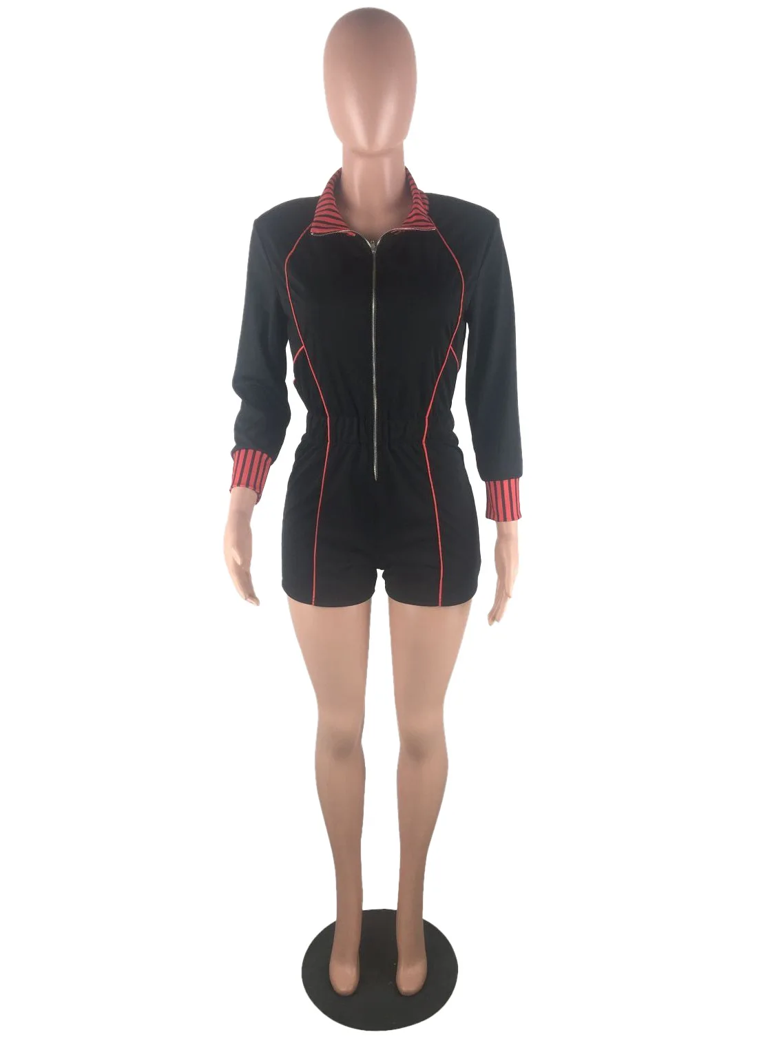 Комбинезон S646 с соблазнительным принтом комбинезон комбинированными шортами |