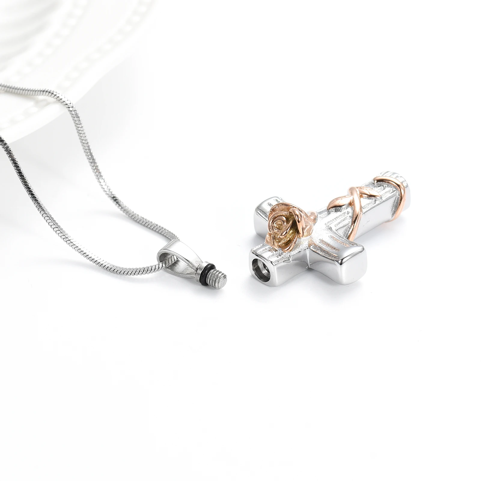 Женское ожерелье с подвеской в виде золы