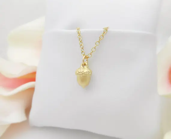 

New Geometric round Cute Pinecone Tiny Acorn Necklace Food fruit Pine Cone Necklace Small Squirrel Nut Necklaces for Lucky Gifts