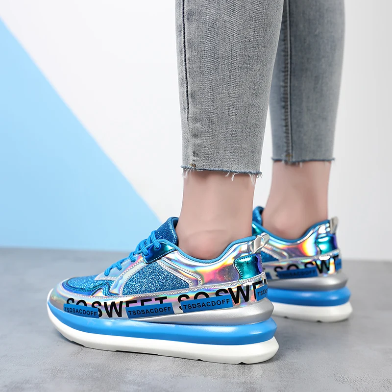 Кроссовки женские вулканизированные модные кроссовки с кружевом на платформе