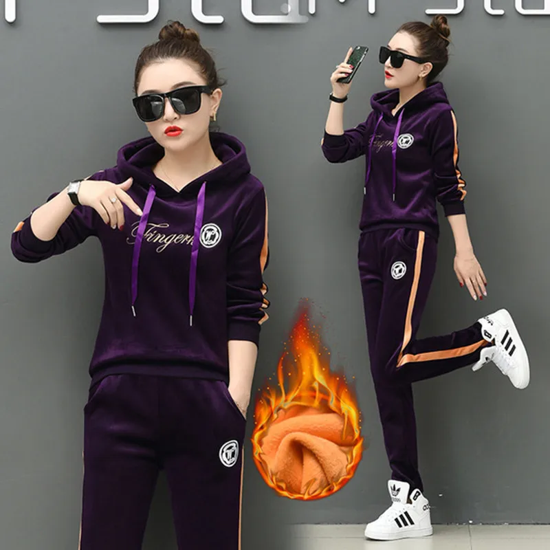 Комплект из двух предметов Vetement Femme коллекция 2019 года велюровый спортивный