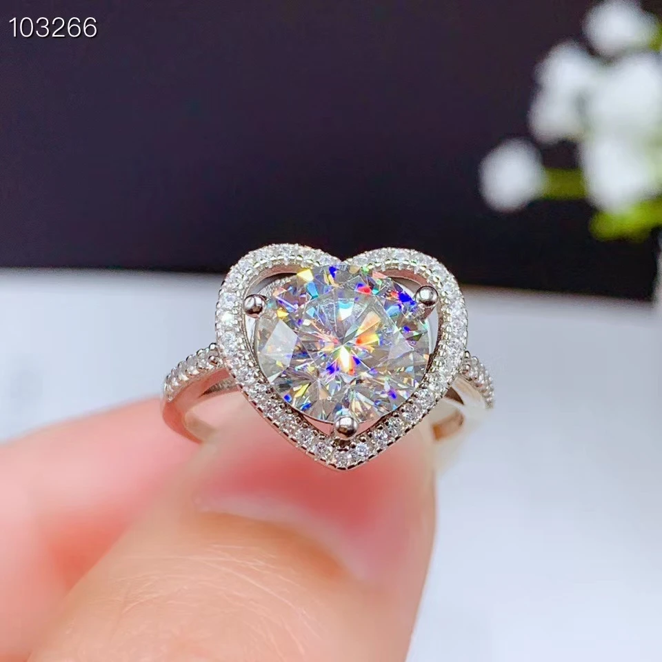 

Женское кольцо из серебра 925 пробы, с муассанитом