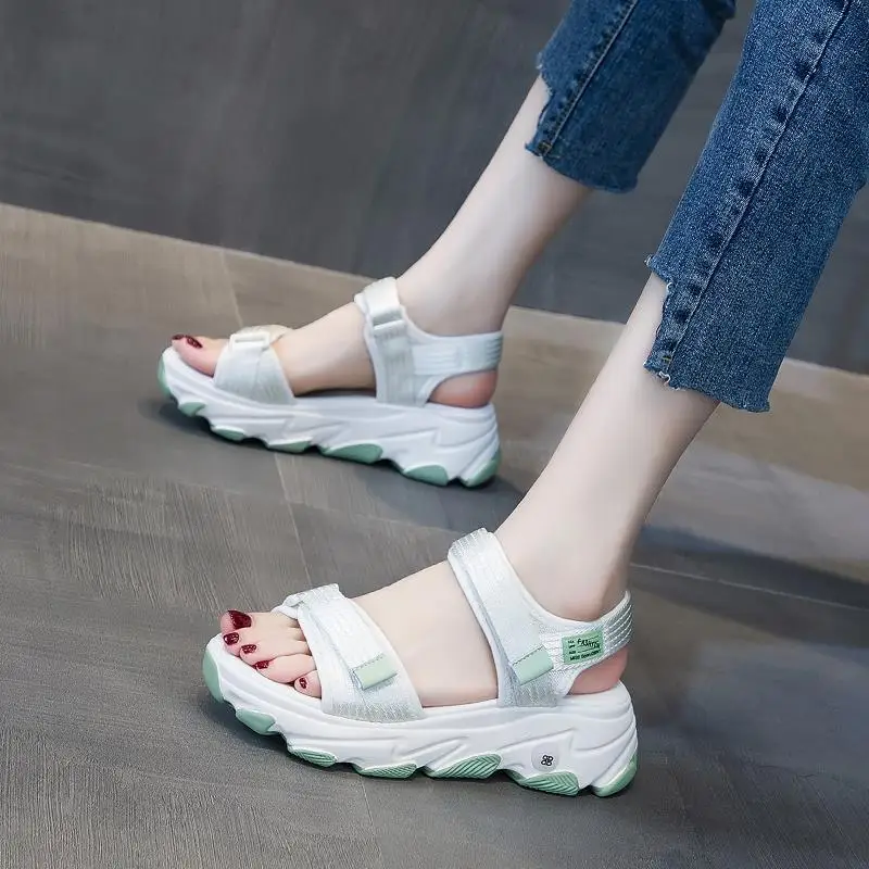 Сандалии на платформе женские модные повседневные пляжные босоножки танкетке