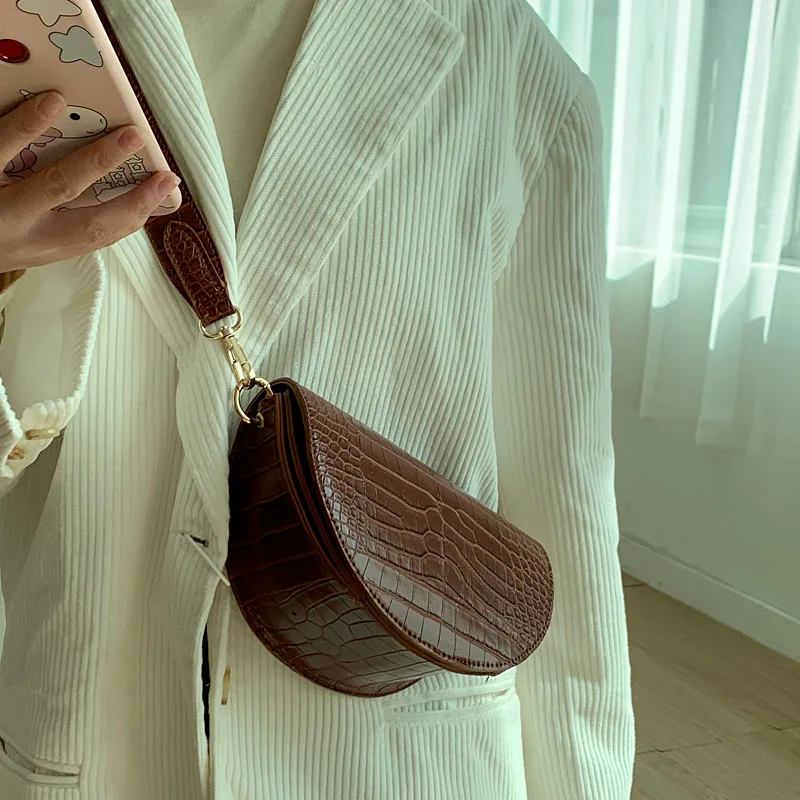 Женская сумка мессенджер на одно плечо в стиле ретро с узором крокодиловая