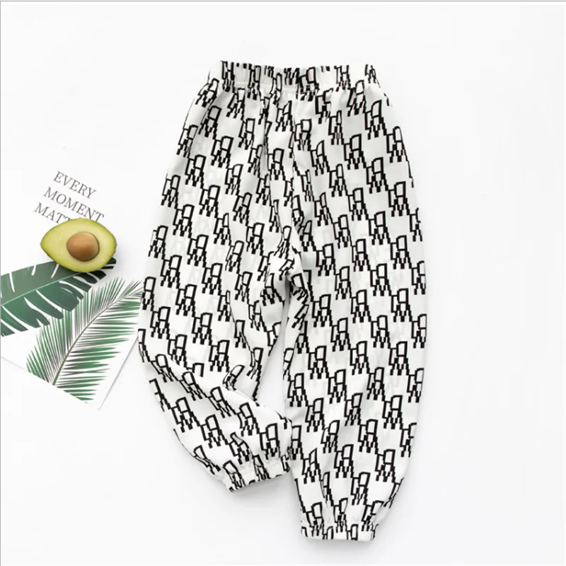 

Children's Trousers Summer Boys and Girls Thin Loose and Breathable Chiffon Harem Pants are not Easy to Snag and Pilling