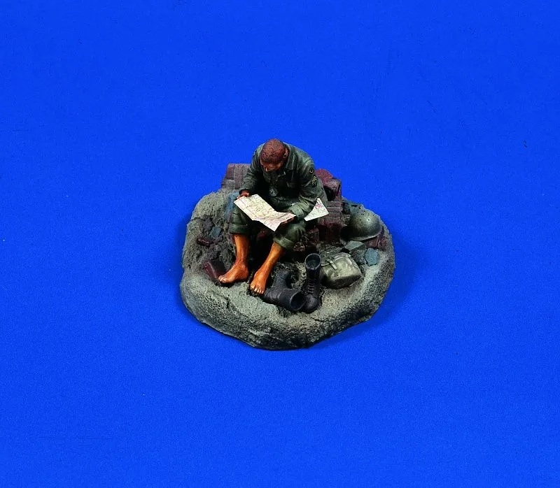 

1/35 model kit resin kit Soldier at Rest