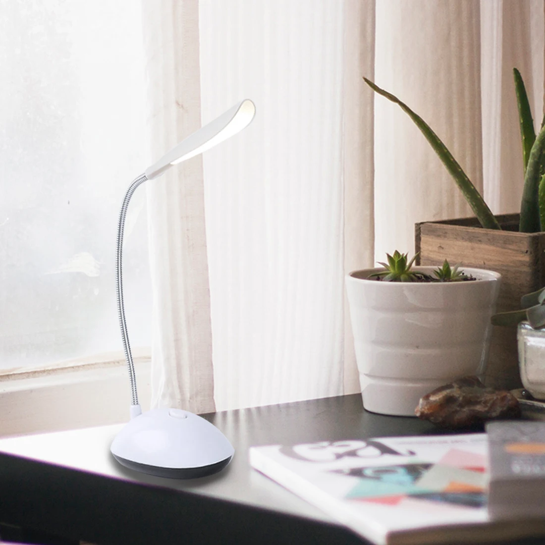 

Table Lamp For Study LED Desk Lamp 3XAA Battery Not Include Dimmiable Mini Table Top Lantern Cute Eye-Protection Book Light