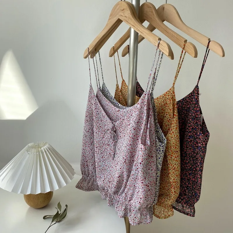 

Summer New Sweet Girl's Snow Spinning Shirt V-neck Inside and Outside Wear Lace Up Small Flower Short Loose Small Suspender Top