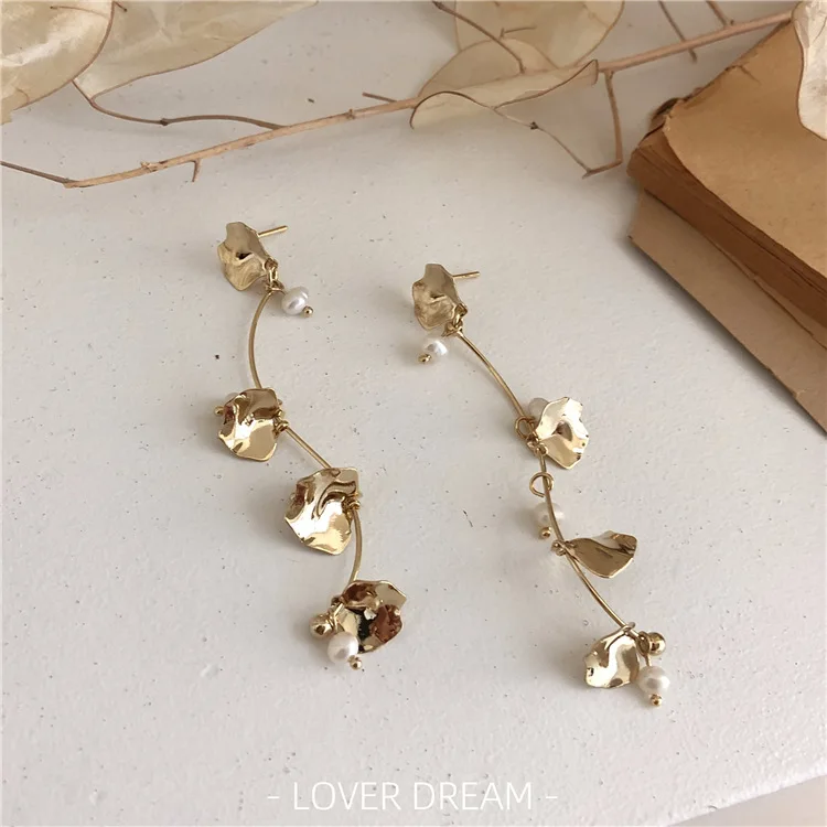 

2020 New Korean Vintage Earrings For Women Flower Petal Hanging Dangle Earrings With Baroque Pearl Earrings Fashion Jewelry