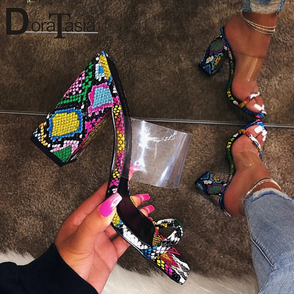 DORATASIA/новые модели лидеры продаж Красочные ажурные туфли с открытыми пальцами