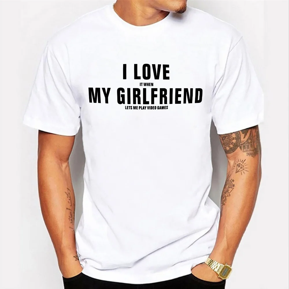 

Мужская футболка с коротким рукавом, круглым вырезом и принтом букв