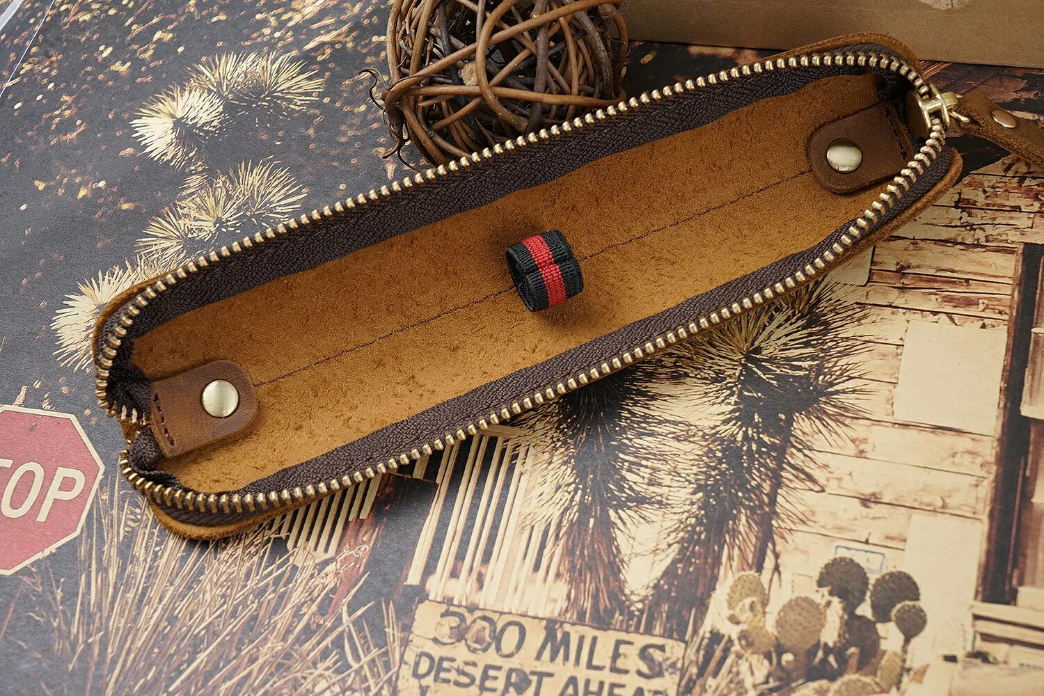 Genuine Leather Zipper Pen Bag Mini Small Pencil Case Apple Electronic Writing Pen Protective Sheath Creative Vintage Style