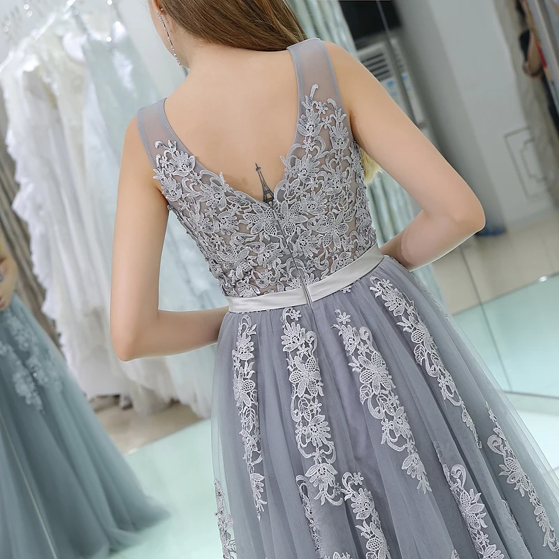 

Elegant Bridesmaid Dresses Long V Neck Lace Applique Floor Length Party Gown Tulle Gray Backless Robe Demoiselle D'Honneur B008