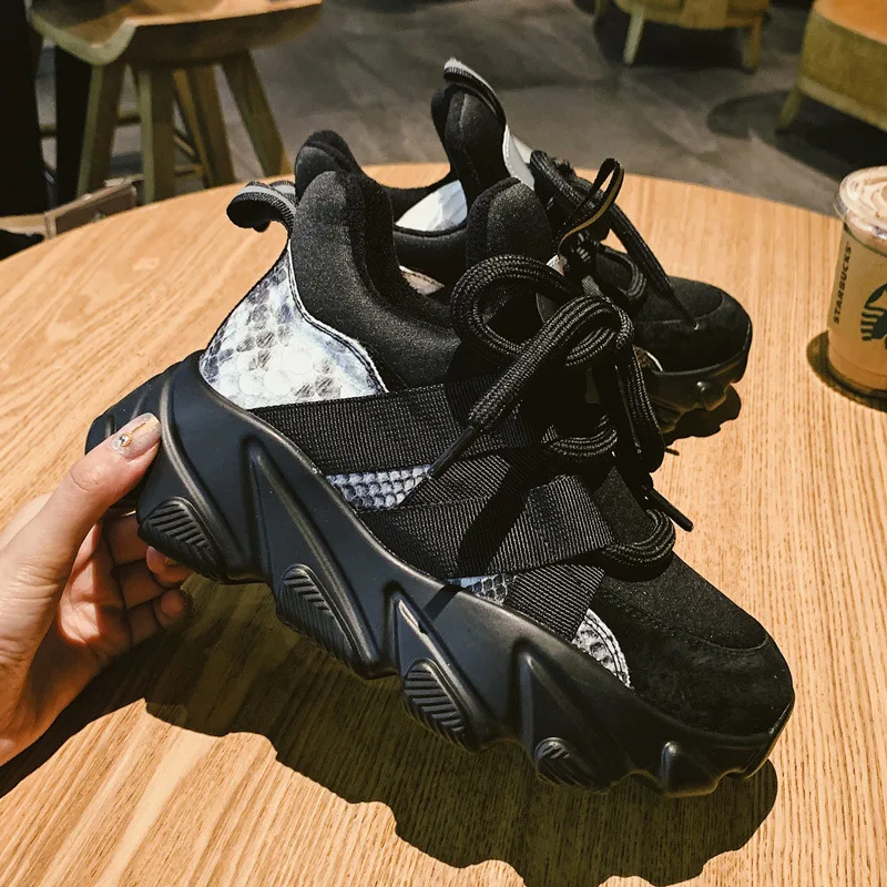 Женские кроссовки на массивной подошве брендовые дизайнерские модные платформе